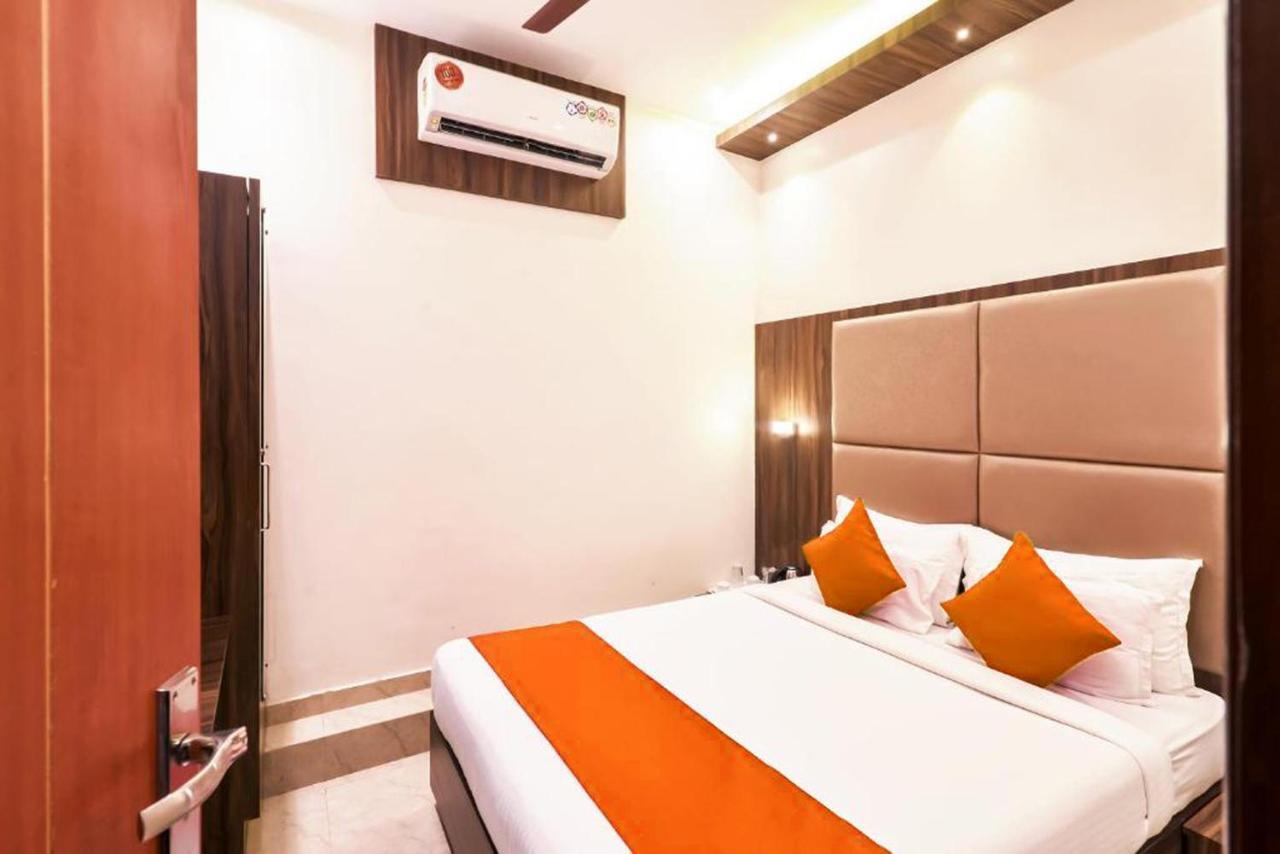 Hotel Sea Grand, Colaba Мумбаи Экстерьер фото
